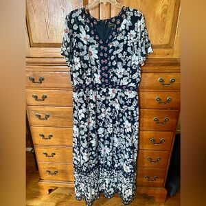 Beautiful midi dress size 20 from Lane Bryant. Like new condition.